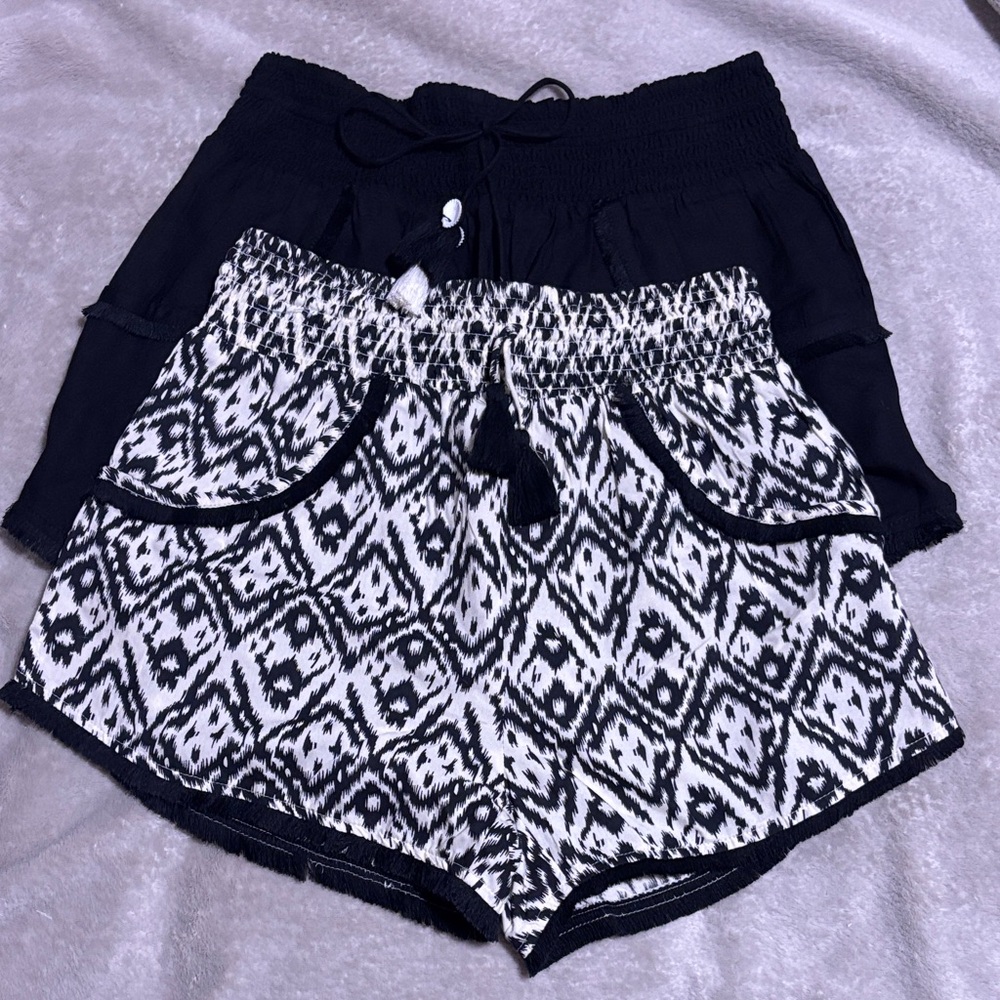 Black/White Ikat Patterned & Solid Black Sleep Shorts Set.. NWOT..Sz. Medium